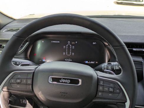 New 2025 Jeep Grand Cherokee L Altitude image 19