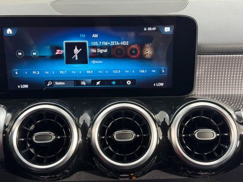 Used 2022 Mercedes-Benz GLB 250 w/ Premium Package image 24