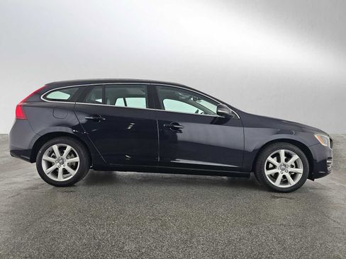 Used 2016 Volvo V60 T5 Platinum image 2