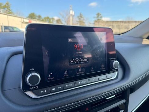 Used 2023 Nissan Rogue S image 16