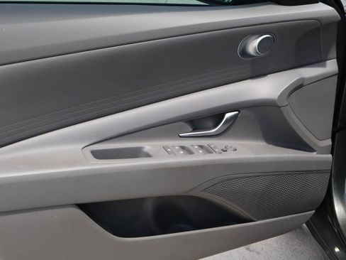 Used 2026 Hyundai Elantra SE FWD image 13