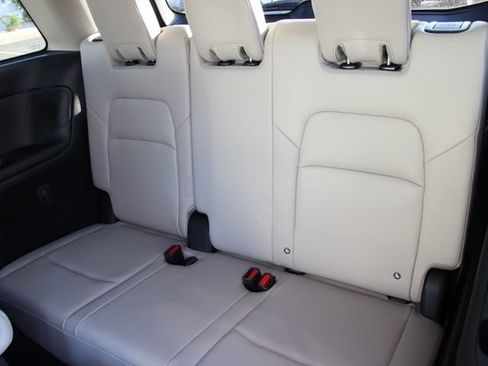 Certified 2025 Nissan Pathfinder SL w/ SL Premium Package AWD/4WD image 28