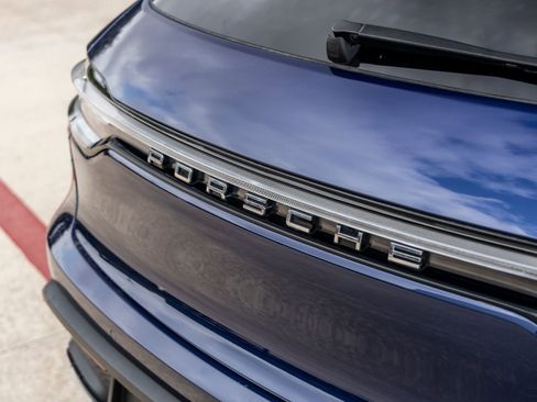 Certified 2025 Porsche Macan image 15