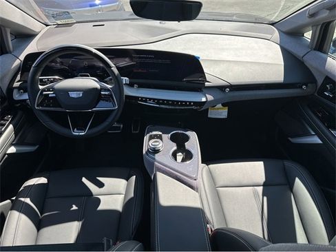 New 2025 Cadillac Optiq Luxury 1 image 18