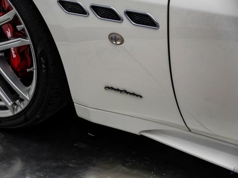 Used 2018 Maserati GranTurismo Sport image 38