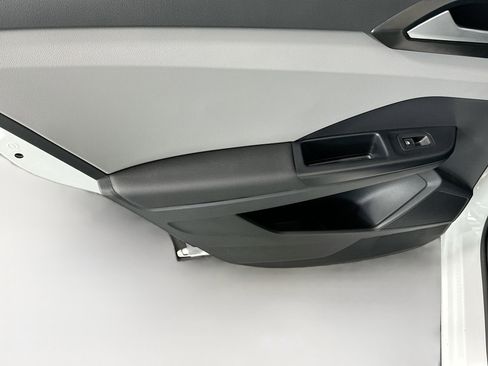 Used 2023 Volkswagen Taos SE w/ Panoramic Sunroof Package FWD image 24
