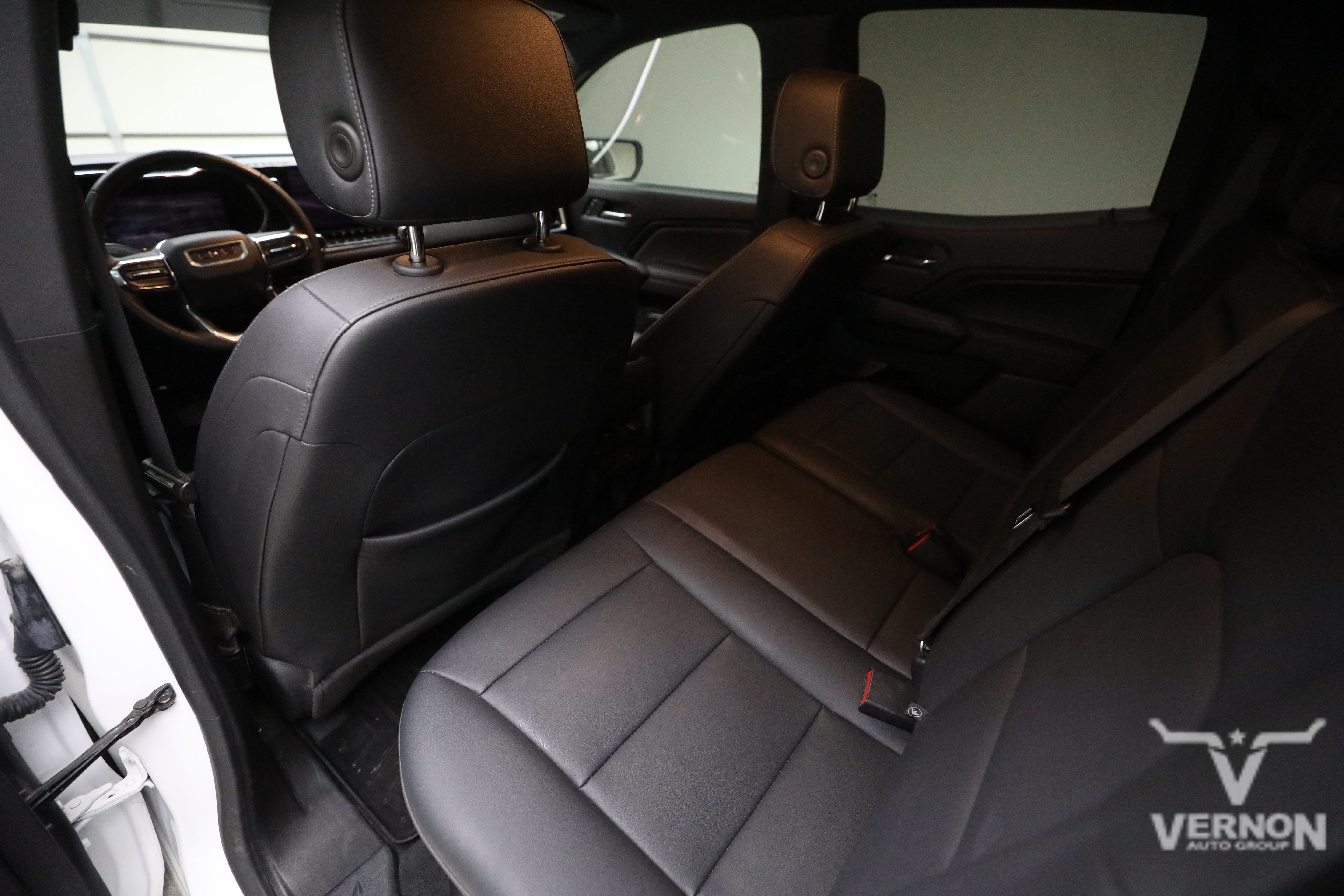 Used 2024 GMC Canyon Elevation w/ Elevation Premium Package AWD/4WD image 9