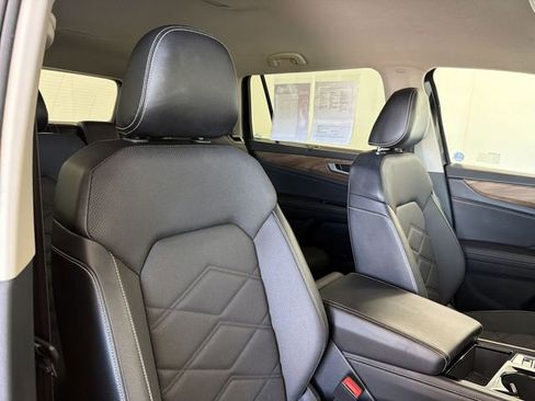 Used 2024 Volkswagen Atlas SE AWD/4WD image 20
