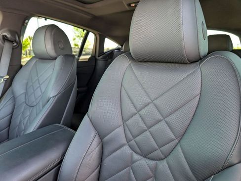 Used 2024 BMW X6 xDrive40i w/ Executive Package AWD/4WD image 18