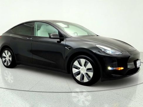 Used 2023 Tesla Model Y Long Range AWD/4WD image 3