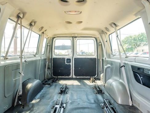 Used 2014 Ford E-350 and Econoline 350 XLT image 32