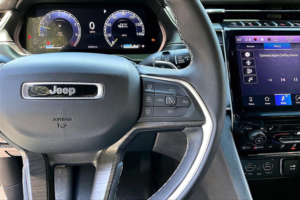 Used 2025 Jeep Grand Cherokee Limited w/ Black Appearance Package RWD image 11