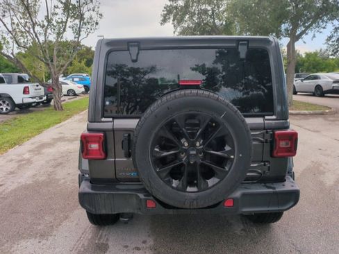 Used 2025 Jeep Wrangler Unlimited Sahara w/ Safety Group AWD/4WD image 7
