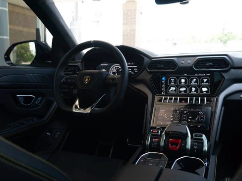 Used 2021 Lamborghini Urus AWD/4WD image 48