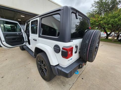 Used 2023 Jeep Wrangler Unlimited Sahara w/ Cold Weather Group AWD/4WD image 6