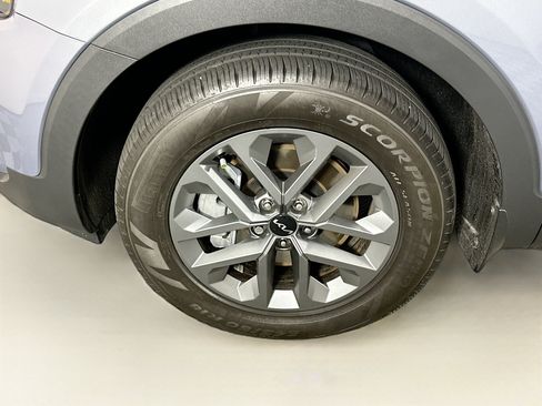 Used 2025 Kia Telluride LX FWD image 11