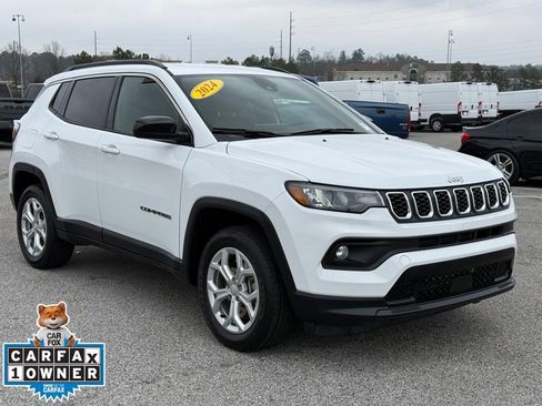 Used 2024 Jeep Compass Latitude image 7