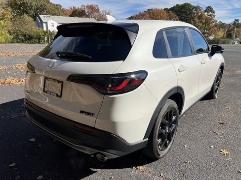 Used 2025 Honda HR-V Sport image 3