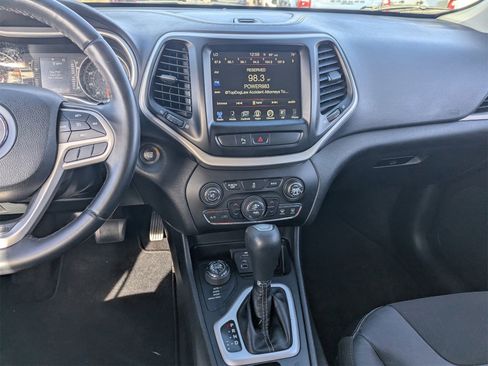 Used 2018 Jeep Cherokee Latitude Plus w/ Comfort/Convenience Group image 17
