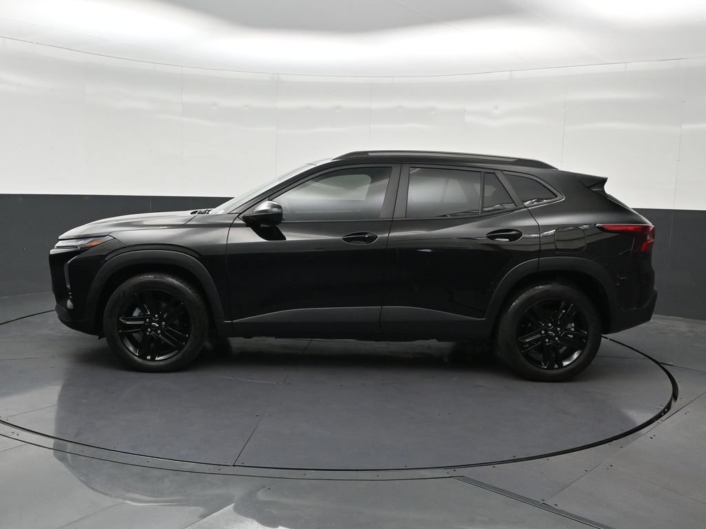 Used 2024 Chevrolet Trax ACTIV w/ Sunroof Package FWD image 2