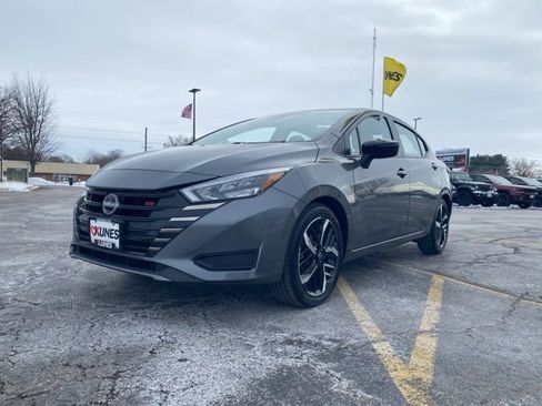 Used 2024 Nissan Versa SR image 12