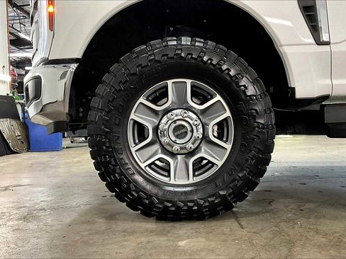 Used 2024 Ford F350 Lariat image 11