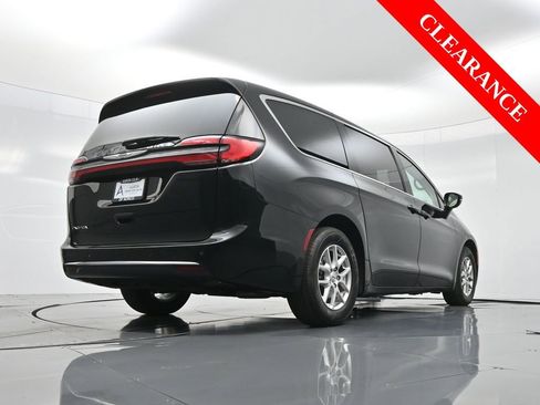 Used 2024 Chrysler Pacifica Touring-L image 48