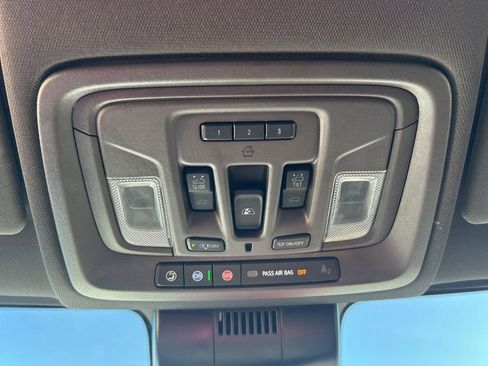 Used 2024 GMC Sierra 2500 SLT image 32