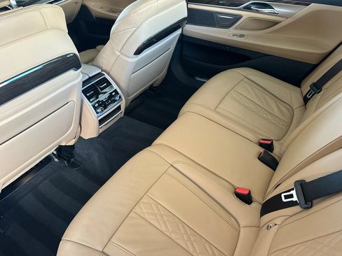 Used 2022 BMW 740i w/ Premium Package RWD image 12
