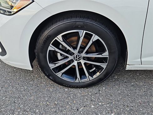 Certified 2024 Volkswagen Jetta Sport image 7