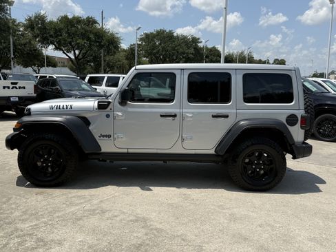 Used 2023 Jeep Wrangler Unlimited w/ Sun & Screen Package AWD/4WD image 9