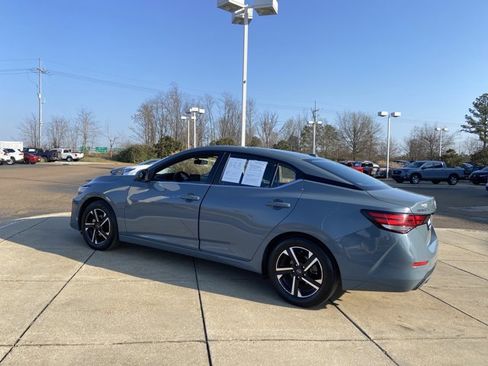 Used 2024 Nissan Sentra SV image 7