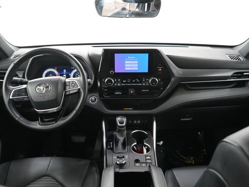 Used 2025 Toyota Highlander XSE AWD/4WD image 17
