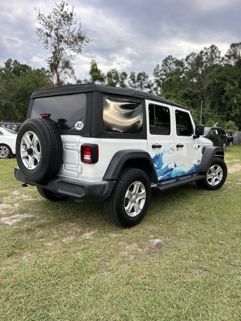 Used 2018 Jeep Wrangler Unlimited Sport AWD/4WD image 3
