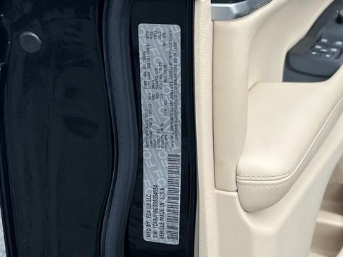 Used 2025 Jeep Grand Cherokee Limited w/ Luxury Tech Group II image 36