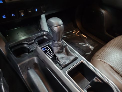 Certified 2021 Toyota Tacoma Limited image 18