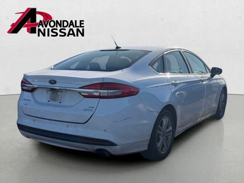 Used 2018 Ford Fusion SE w/ Fusion SE Technology Package FWD image 3