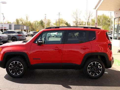 Used 2023 Jeep Renegade Latitude AWD/4WD image 8