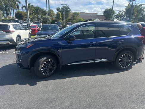 Certified 2024 Nissan Rogue Platinum w/ Platinum Premium Package AWD/4WD image 2