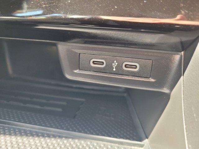 Used 2025 Volkswagen Jetta SE FWD image 25