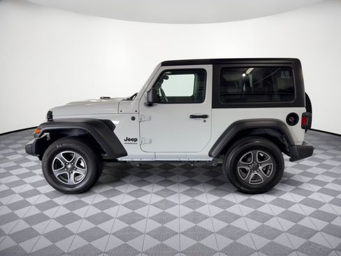 Used 2022 Jeep Wrangler Sport AWD/4WD image 2