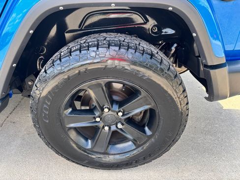 Used 2021 Jeep Wrangler Unlimited Sahara AWD/4WD image 32