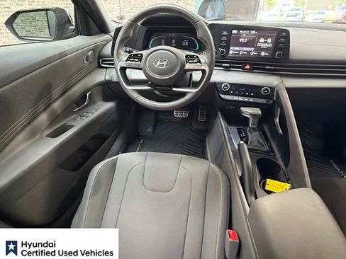 Used 2025 Hyundai Elantra Sport FWD image 18