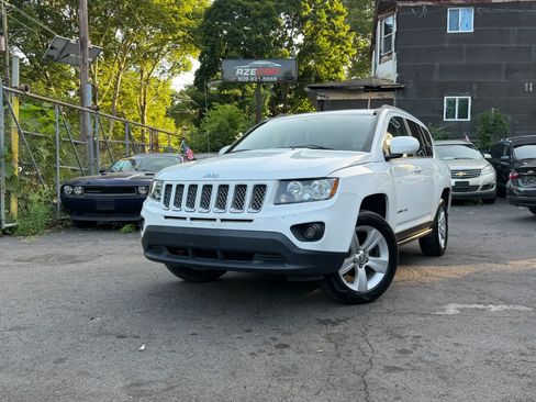 Used 2016 Jeep Compass Latitude AWD/4WD image 4