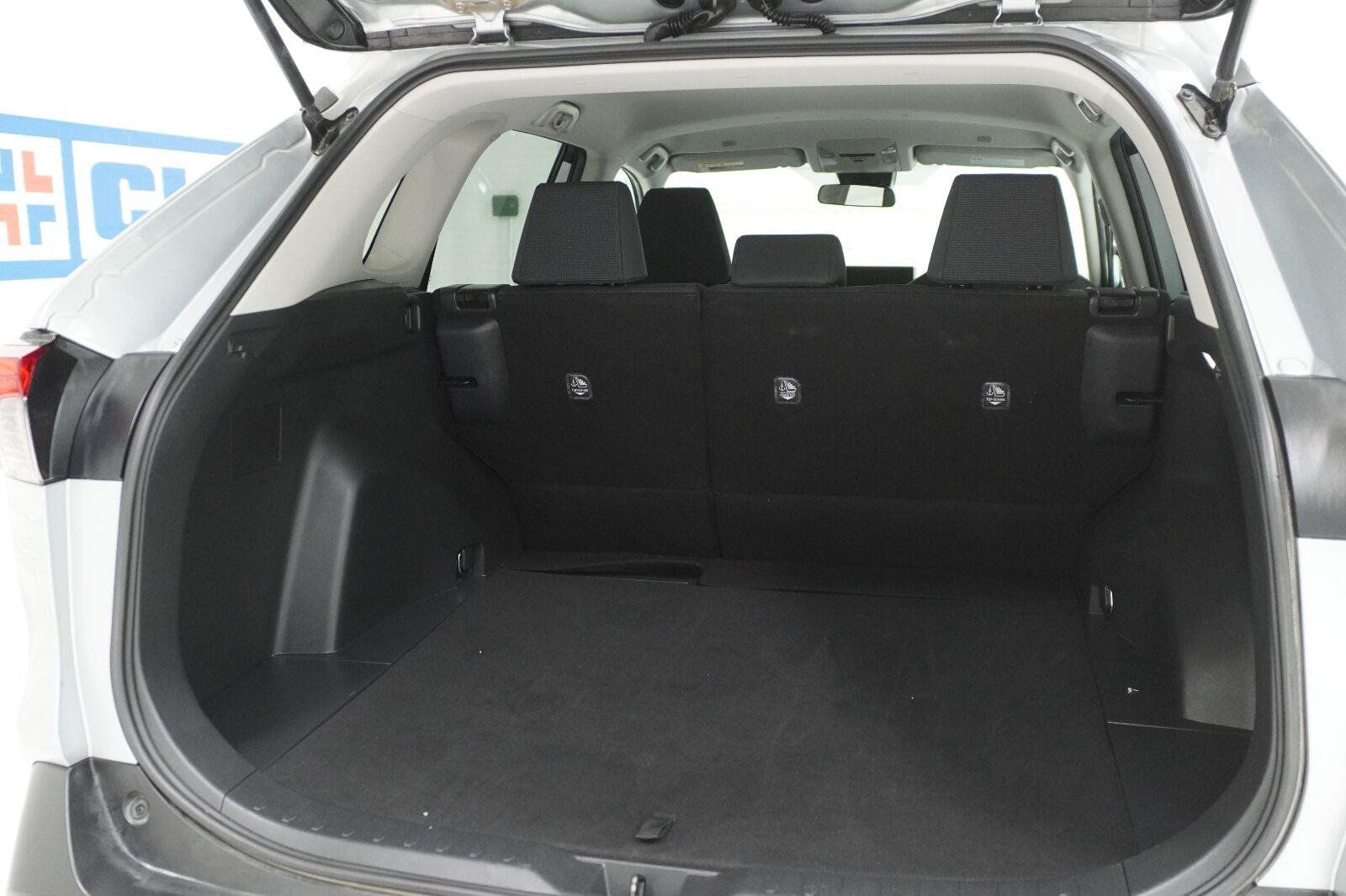 Used 2025 Toyota RAV4 LE AWD/4WD image 32