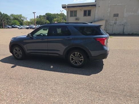 Used 2021 Ford Explorer XLT w/ Equipment Group 202A AWD/4WD image 10