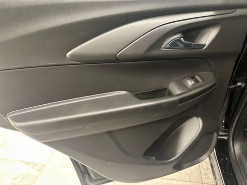 Used 2025 Chevrolet TrailBlazer LT w/ Driver Confidence Package image 18