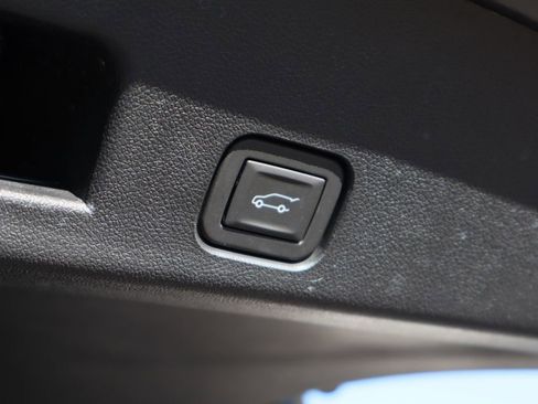 Used 2025 Buick Enclave Preferred w/ Power Package image 28