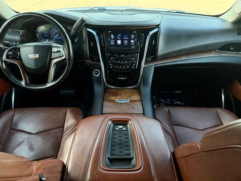 Used 2016 Cadillac Escalade Luxury AWD/4WD image 19