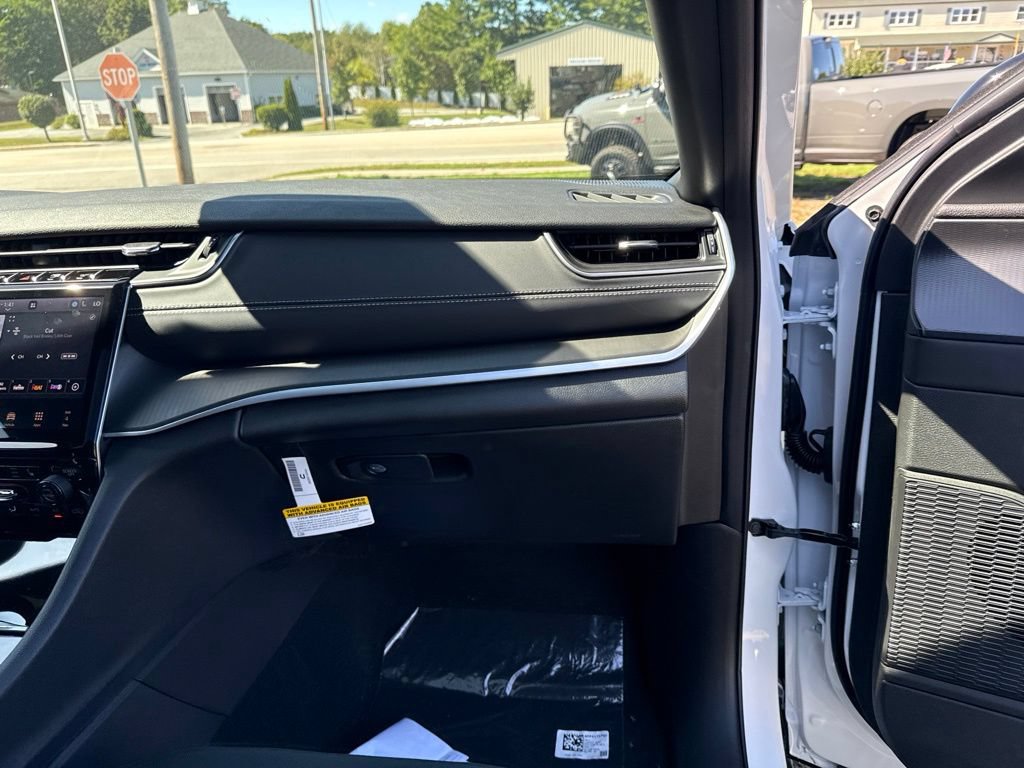 New 2027 Jeep Grand Cherokee Laredo X AWD/4WD image 27